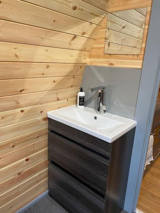 شقة Bonny Wee Snug - Pod In سبين بريدج المظهر الخارجي الصورة